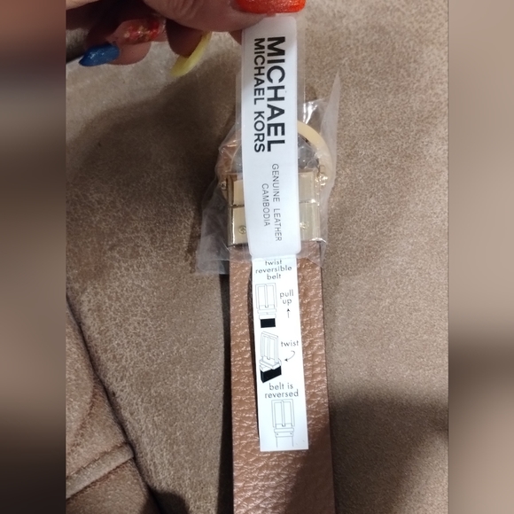 Michael Kors reversible belt - Picture 3 of 3